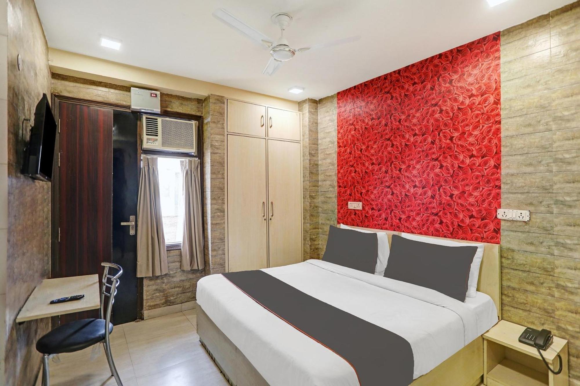 Hotel Collection O Model Town Metro View Nueva Delhi Exterior foto