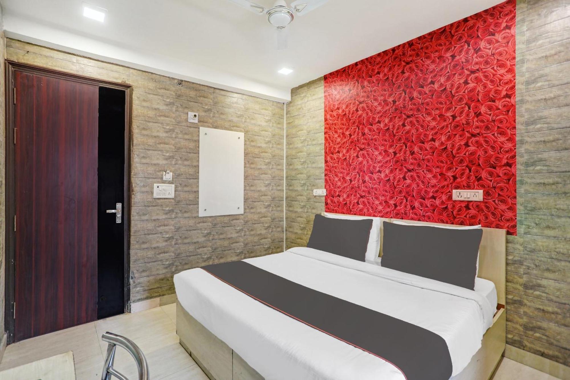 Hotel Collection O Model Town Metro View Nueva Delhi Exterior foto