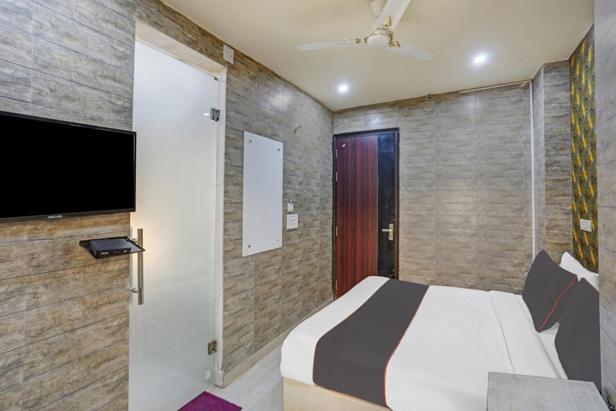 Hotel Collection O Model Town Metro View Nueva Delhi Exterior foto