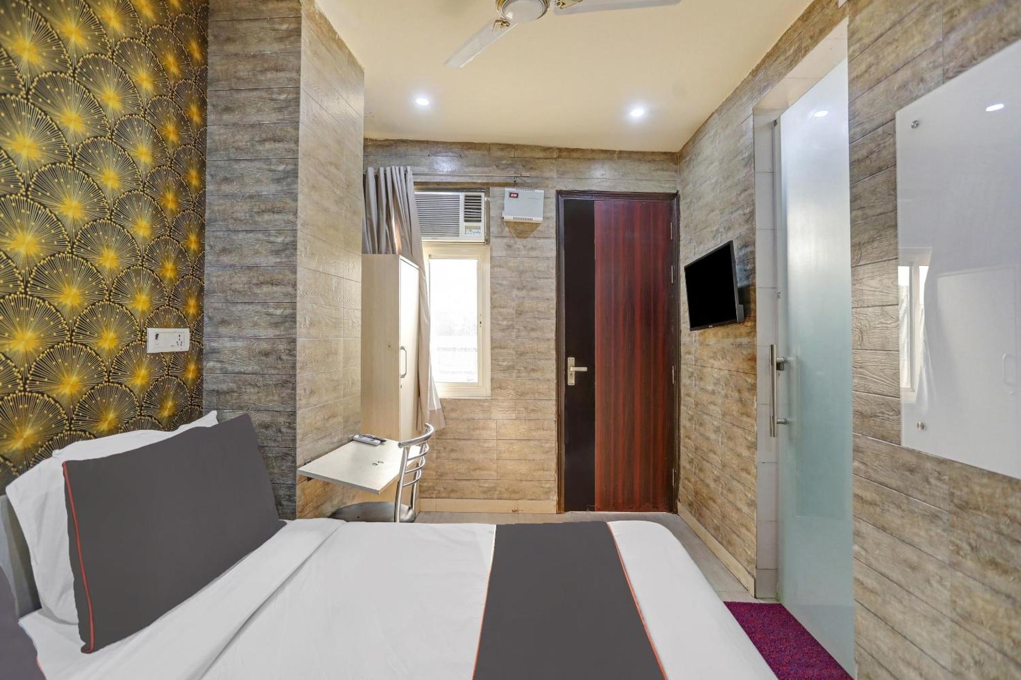 Hotel Collection O Model Town Metro View Nueva Delhi Exterior foto