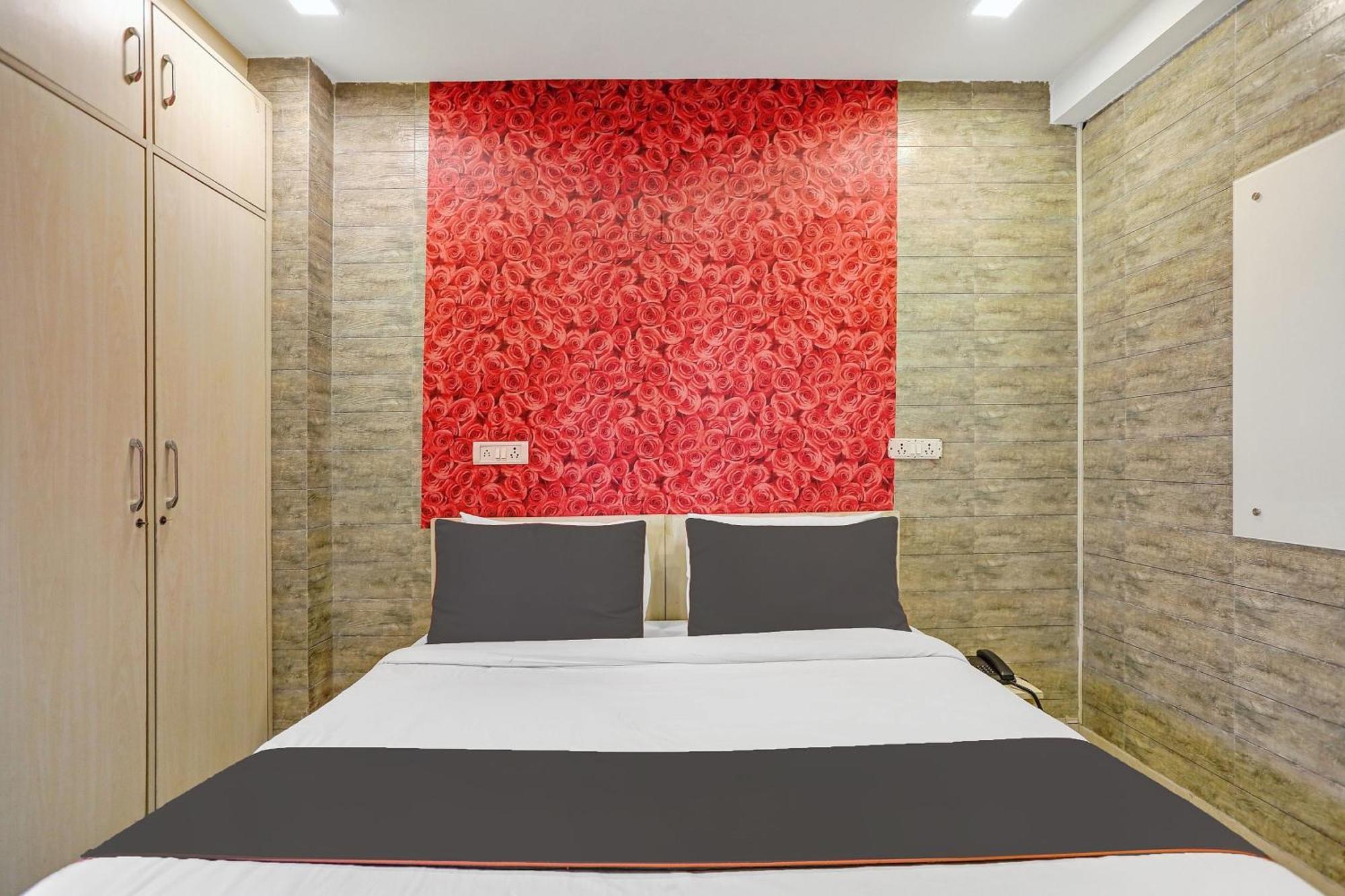 Hotel Collection O Model Town Metro View Nueva Delhi Exterior foto