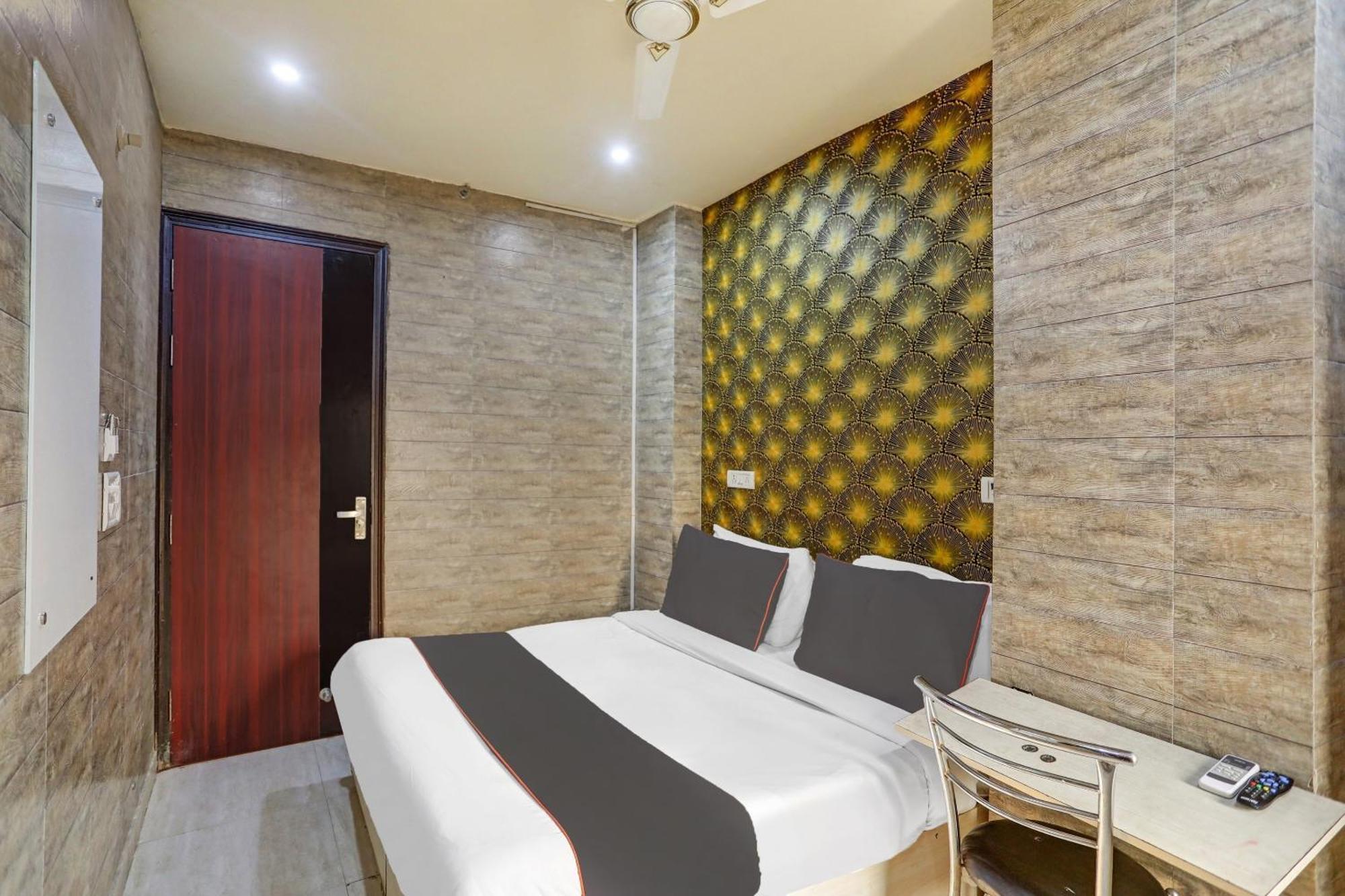 Hotel Collection O Model Town Metro View Nueva Delhi Exterior foto