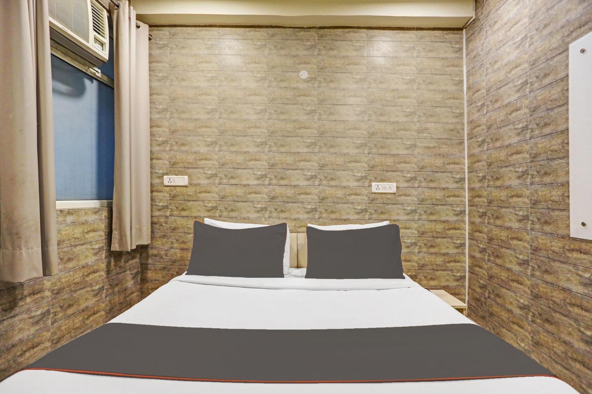 Hotel Collection O Model Town Metro View Nueva Delhi Exterior foto