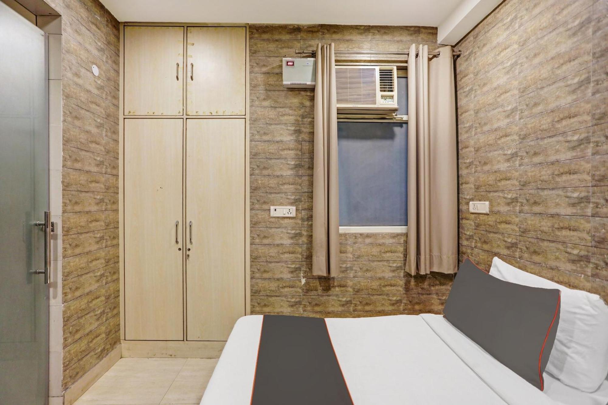 Hotel Collection O Model Town Metro View Nueva Delhi Exterior foto