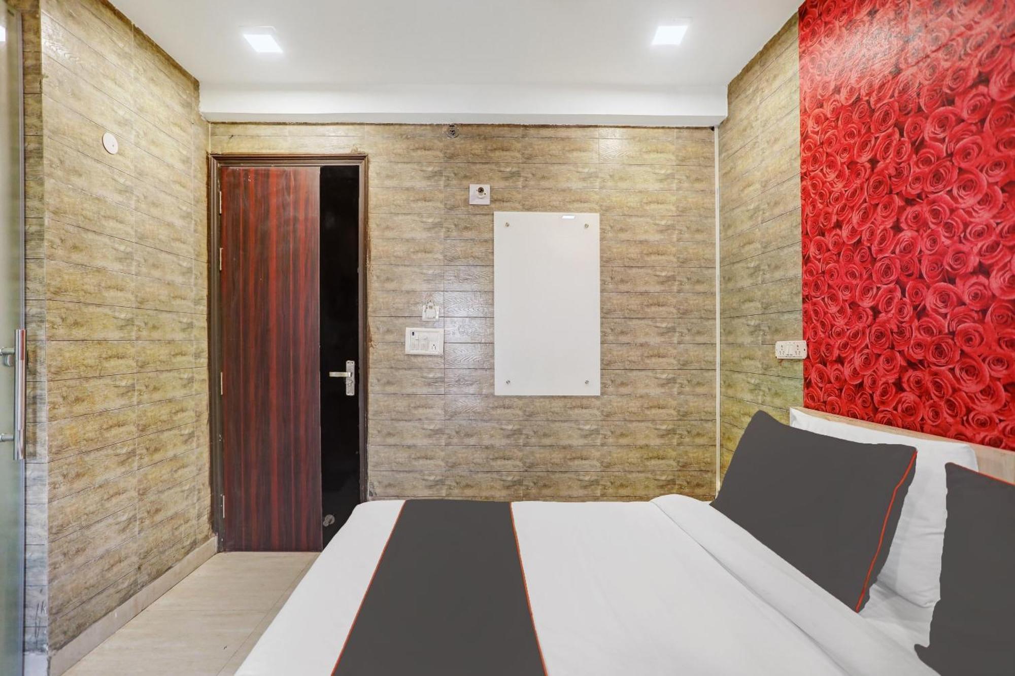 Hotel Collection O Model Town Metro View Nueva Delhi Exterior foto