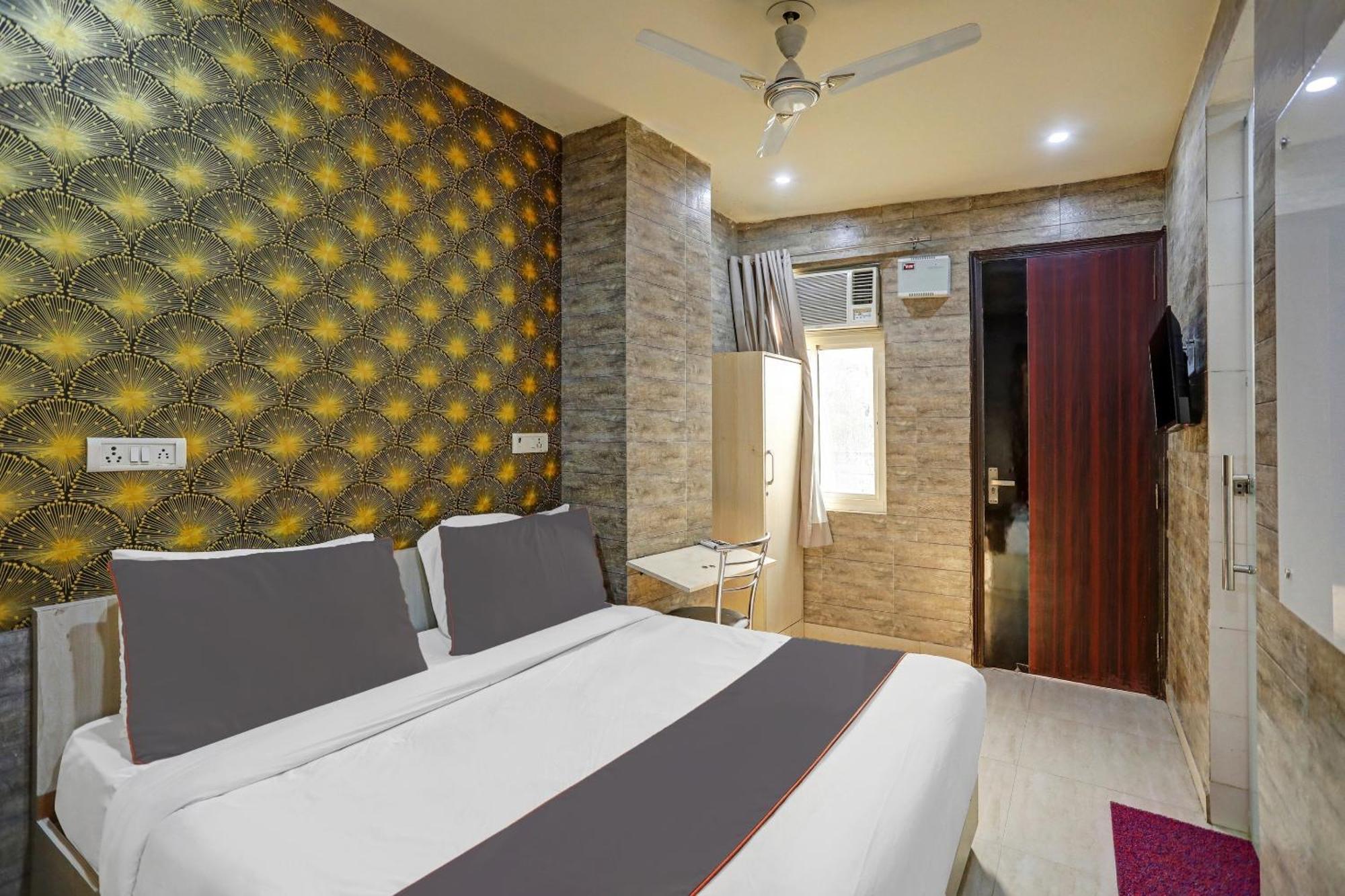 Hotel Collection O Model Town Metro View Nueva Delhi Exterior foto